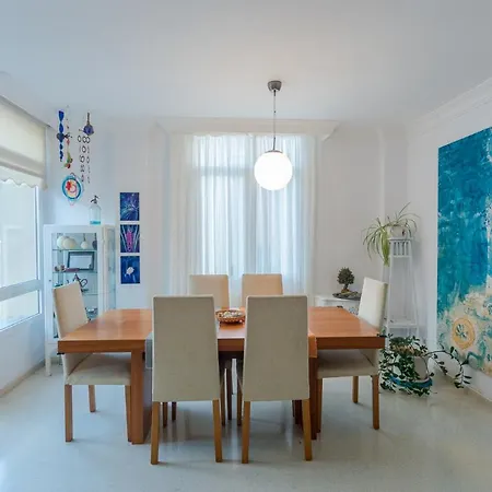 Lägenhet Comfortable In Beach. *